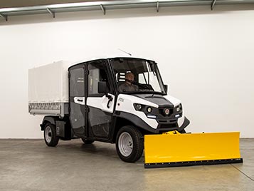 Veículos com pá limpa neves