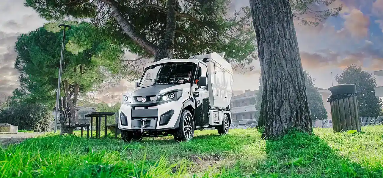 Veículo elétrico 4x4 todo-o-terreno - Recolha lixo