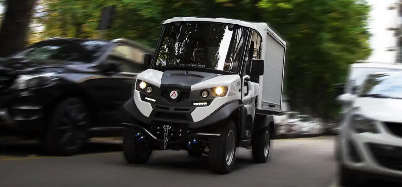 Veículo elétrico con pneus para o uso urbano