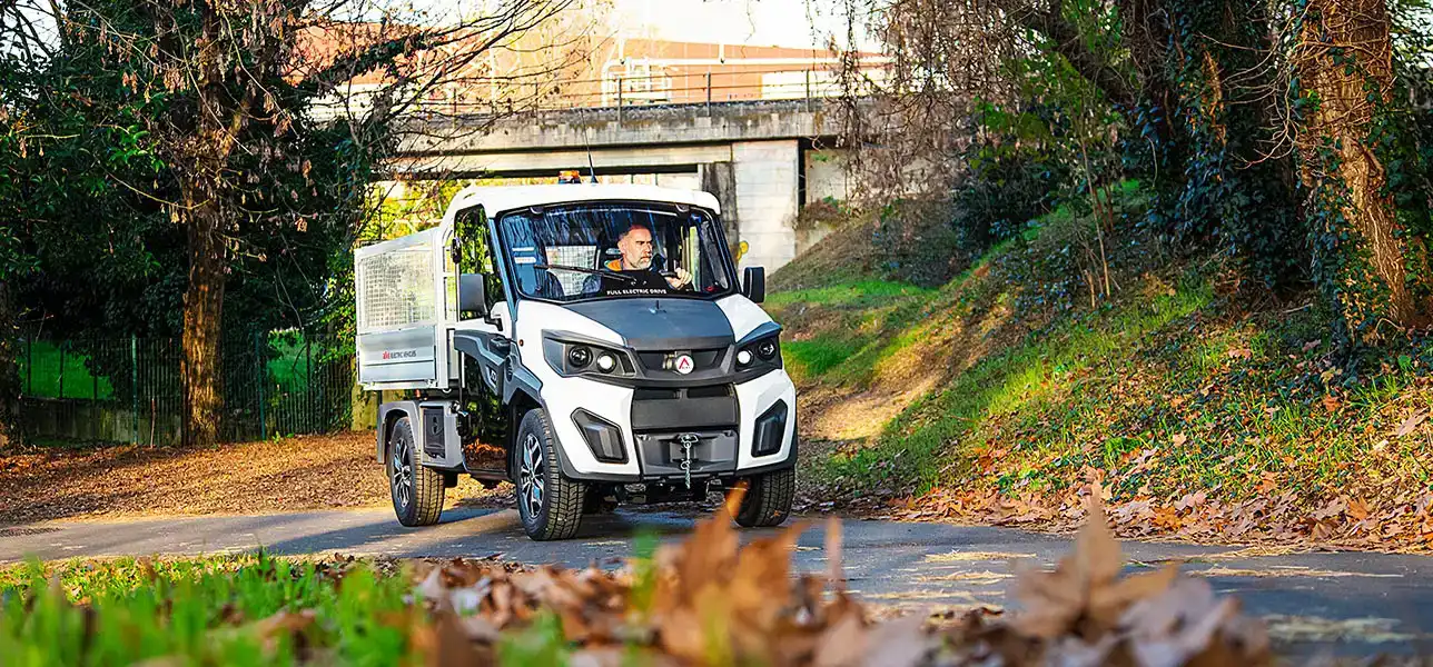 Veículo comercial elétrico com taipais