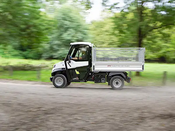 Veículos utilitários elétricos com taipais