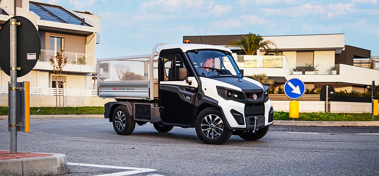 Viatura comercial elétrica com taipais